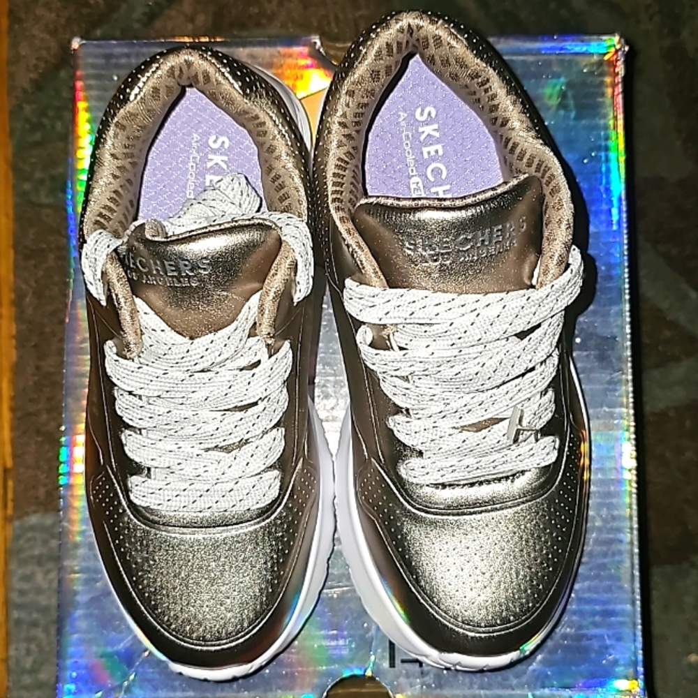 Kids Size 12 Pewter Sketches Uno Lite Chrome Craze!